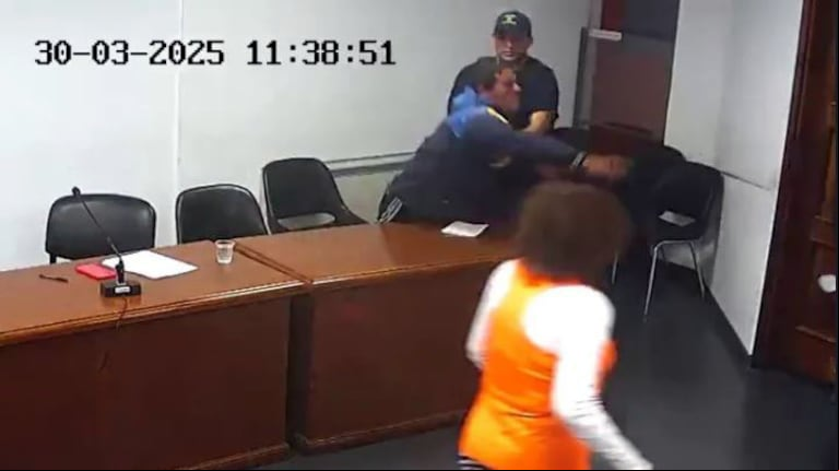 Escándalo en los tribunales de Río Negro: un preso le tiró un vaso con agua y le fracturó un dedo a un juez 