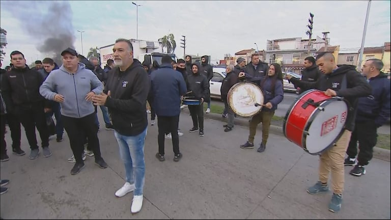 Colectiveros de la línea 126 hacen un paro y un piquete luego de que apuñalaran a un chofer en La Matanza