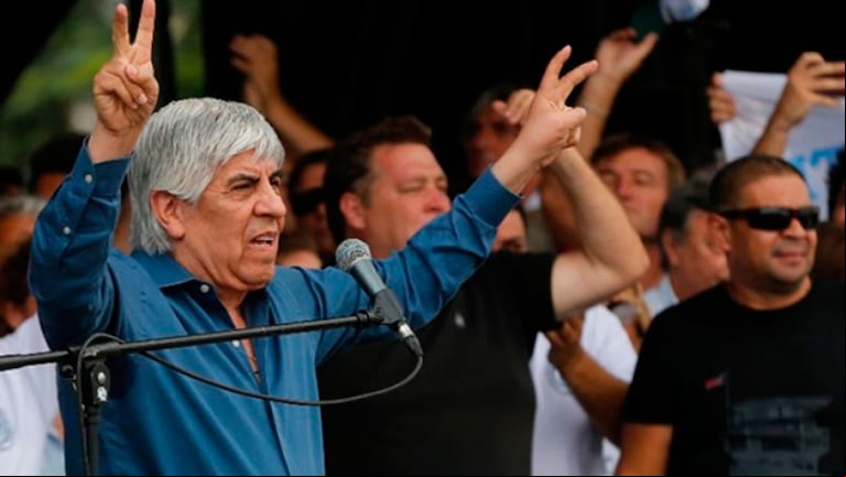Hugo Moyano aceptó la pauta salarial de Milei y acordó paritarias con subas de 1% mensual entre marzo y mayo. (Foto: prensa CGT)