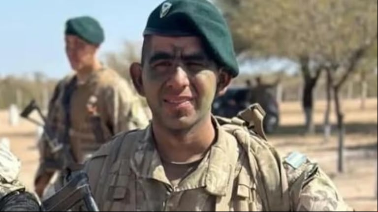 Ignacio Emanuel Olivera tenía 26 años, era padre y murió durante un entrenamiento militar. (Foto: Facebook / Ignacio Olivera)