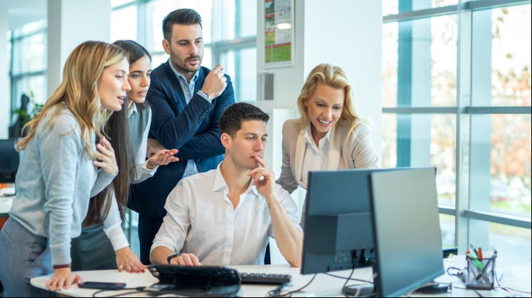 Informe: casi 9 de cada 10 empleados usa inteligencia artificial en su trabajo. (Foto: AdobeStock)