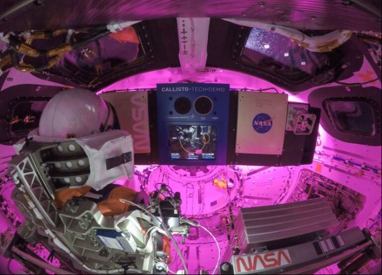 Interior de la nave Orion de la NASA, que se acercó a la Luna. (Foto: NASA)