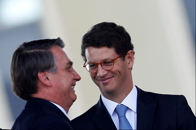 Jair Bolsonaro y su ministro de Medioambiente, Ricardo Salles. (Foto: Reuters/Adriano Machado).