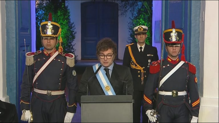 Javier Milei firmó el Pacto de Mayo y habló por cadena nacional en la puerta de la Casa Histórica de Tucumán (Foto: Captura de TV)