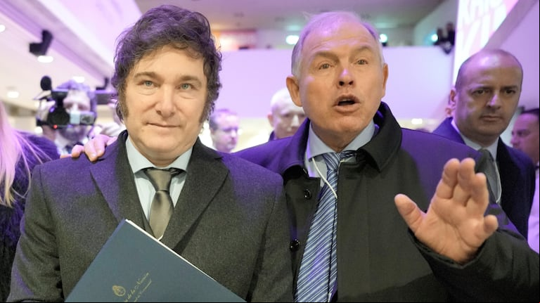Javier Milei junto Gerardo Werthein en el Foro Económico Mundial en Davos (Foto: AP - Markus Schreiber).
