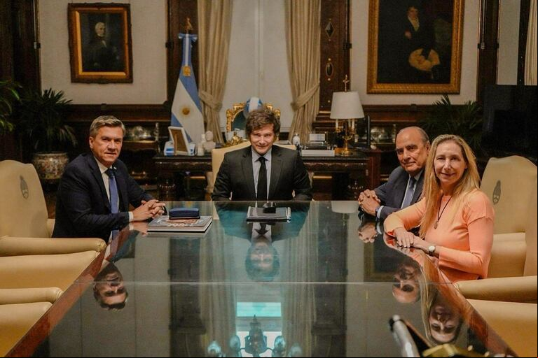 Javier Milei se reunió con Leandro Zdero, gobernador de Chaco. (Foto: X/@LeandroZdero).