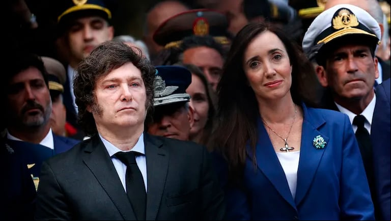 Javier Milei y Victoria Villarruel, ahora enfrentados, se comunicaron a través de Santiago Caputo por el caso Kueider. Foto: (EFE).