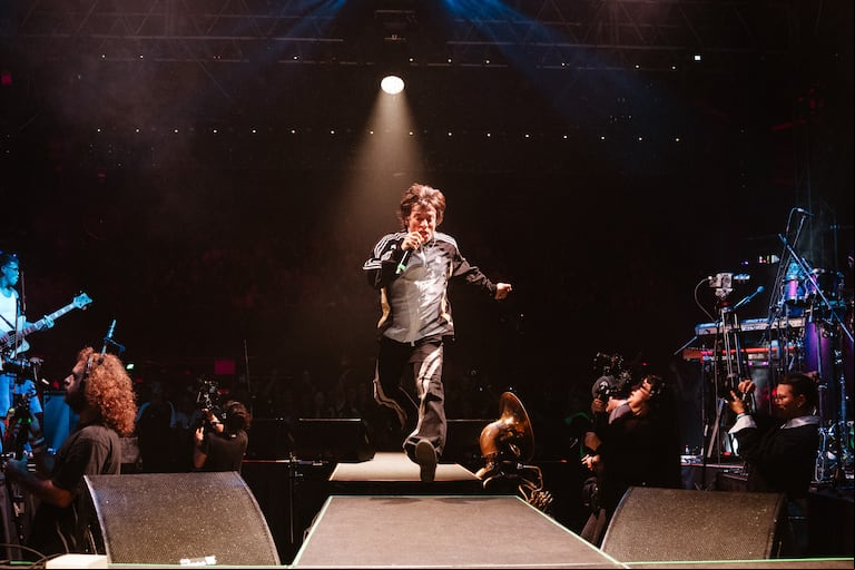 Joaquín Levinton coronó la noche de jam con su carisma de frontman e interpretó un hit de Turf. (Foto: gentileza prensa - @irishsuarez)