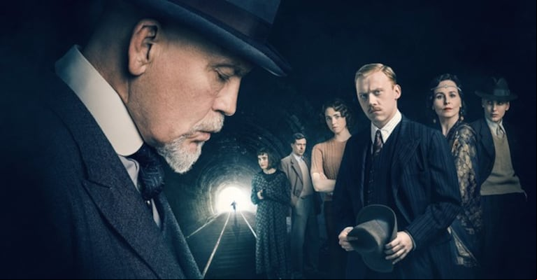 John Malkovich protagoniza "El misterio de la guía de ferrocarriles" (Foto: Flow)
