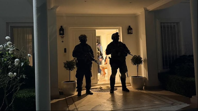 Jorge Castillo fue allanado en su casa, ubicada en un barrio privado de Luján (Foto: TN).