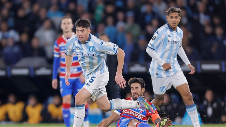 Juan Ignacio Nardoni, durante el partido entre Racing y Fortaleza en Copa Libertadores este jueves. (Foto: EFE/ Juan Ignacio Roncoroni)