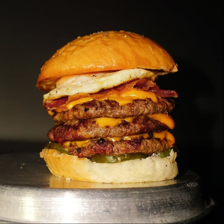 Jugosa y sabrosa, la hamburguesa Ginobili (Foto: Instagram/burgertpalermo)