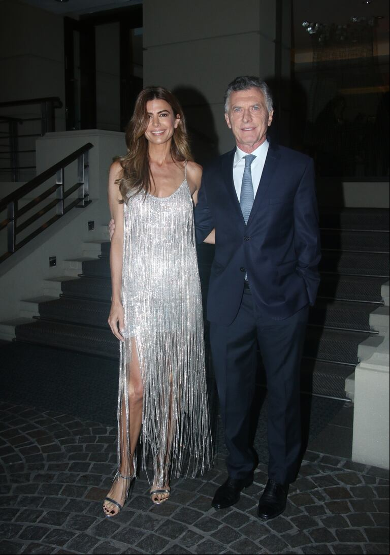 Juliana Awada y Mauricio Macri desplegaron elegancia en la gala de Valeria Mazza. (Foto: Movilpress)