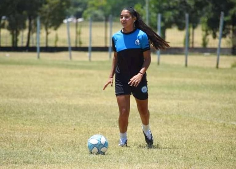 Juliana Gómez era futbolista de Argentino de Merlo y murió en un accidente en la ruta 9 (@juligomes0k)