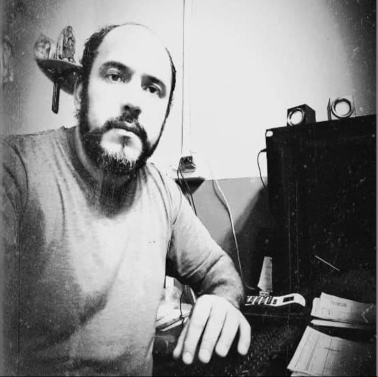 Julio Octavio Alfonzo es profesor de arte y diseño y empleado de comercio. (Foto: gentileza Mariela Alfonzo).