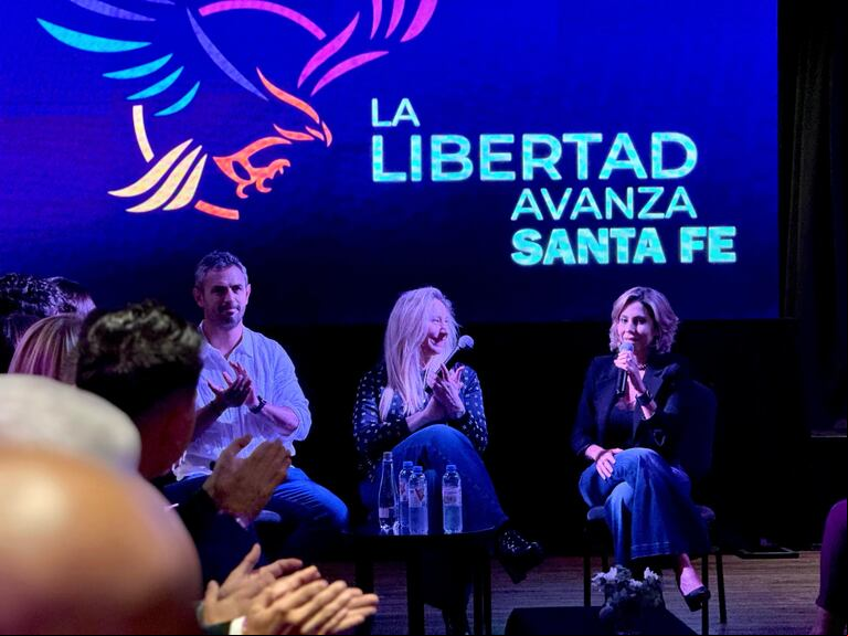 Karina Milei en Santa Fe, junto a Martín Menem y Romina Diez. (Foto: Prensa La Libertad Avanza).