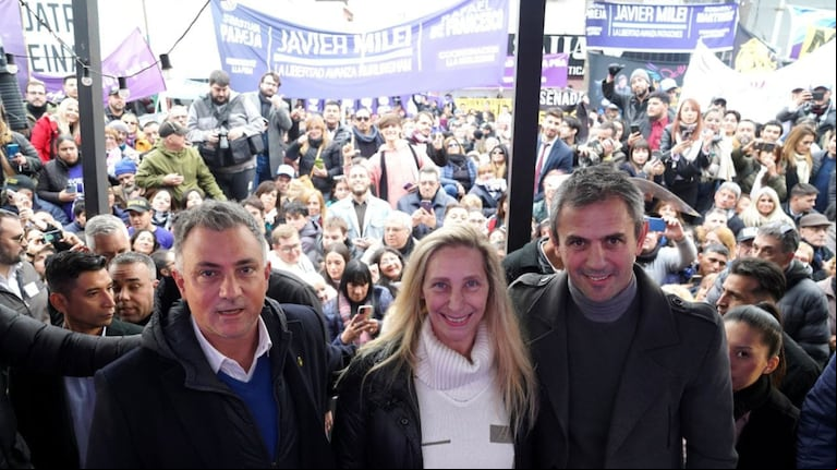 Karina Milei encabezó un acto en Morón junto a Martín Menem y Sebastián Pareja para sumar afiliados. (Foto: La Libertad Avanza)