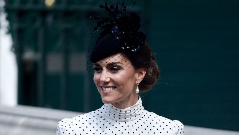 Kate Middleton homenajeó una vez más a la princesa Diana con su vestimenta. (Foto: AFP)