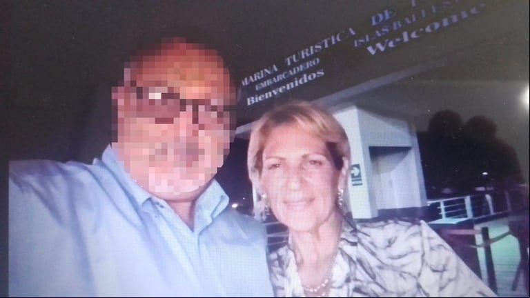 La acusada con su primera víctima, el abogado de Perú. (Foto: gentileza Gabriela Castro).