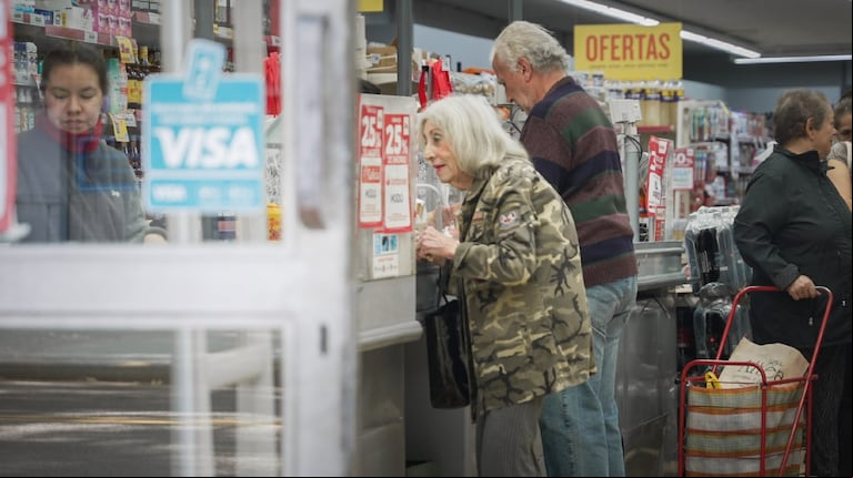 La Anses oficializó un aumento del 3,73% en jubilaciones, pensiones y asignaciones familiares a partir de mayo. (Foto: TN/Nicolás Gonzalez).