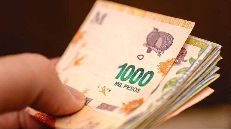 La baja de tasas en pesos de este jueves es la tercera desde la asunción de Javier Milei. (Foto: Adobe Stock).