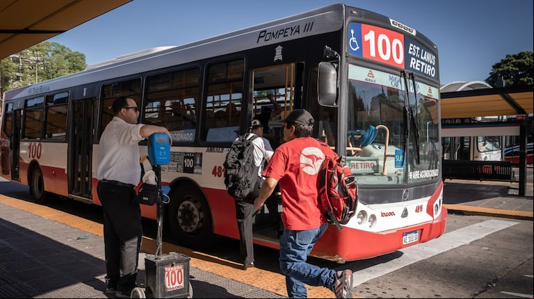 La Cámara de Transporte de Buenos Aires anunció que levantaron el paro de colectivos anunciado para el domingo. (Foto: TN / Leandro Heredia).