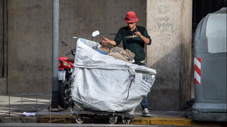 La canasta básica aumentó 7,1% en abril y una familia necesitó $828.158 para no ser pobre. (Foto: TN/Agustina Ribó)