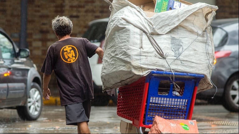 La canasta básica aumentó xxx% en diciembre y una familia necesitó $xxxx para no ser pobre. (Foto: NA)