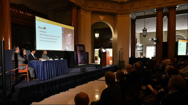 La Conferencia Anual de FIEL. (Foto: Juan Vargas/NA).