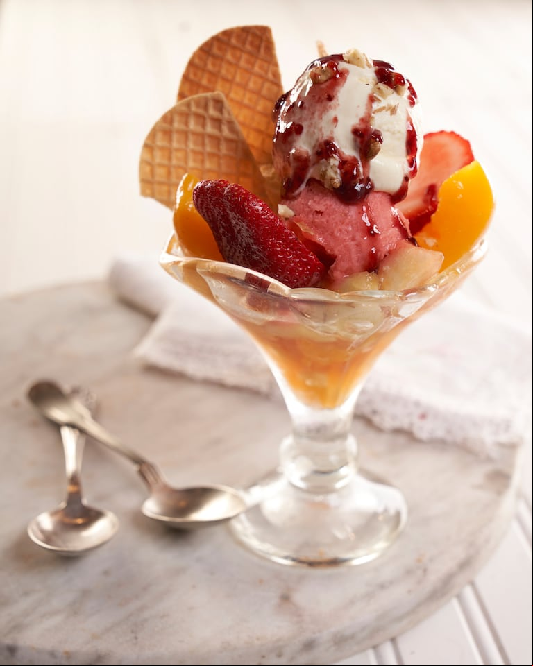 La copa Saverio, con el clásico helado de sambayón de la casa, helado de frutas, crema chantilly y frutas frescas.
(Foto: Saverio).