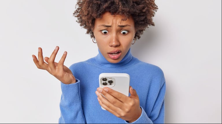 La decisión afecta tanto a la versión regular de WhatsApp como a la edición Business. (Foto: Adobe Stock)