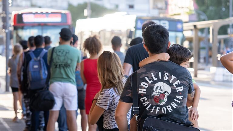 La decisión de Milei de eliminar el fondo al transporte dejó a las provincias en una encrucijada. (Foto: Agustina Ribo / TN).