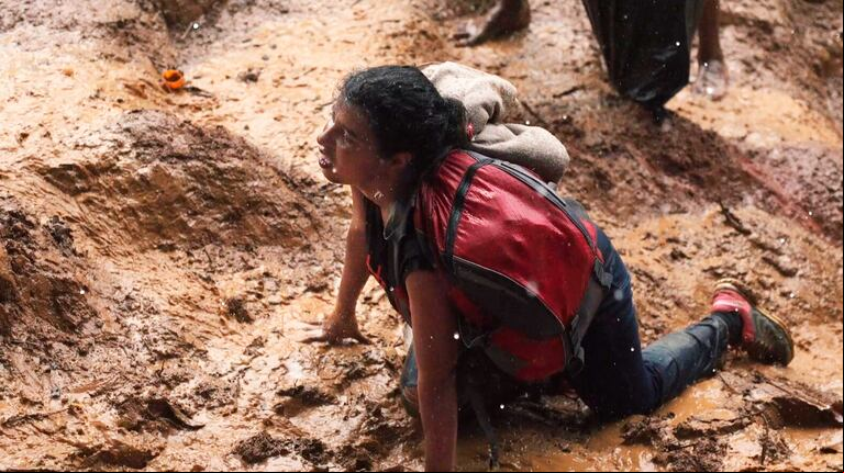 La desesperación de cruzar la Selva de Darién. (Foto: Captura Telenoche)