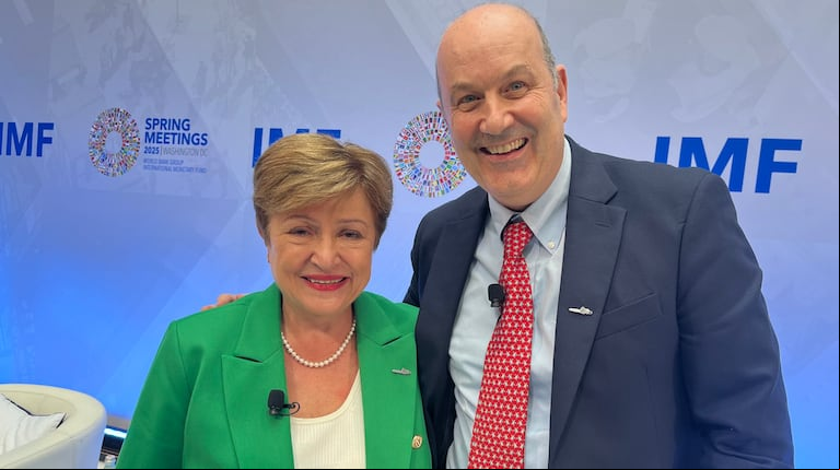 La directora gerente del FMI, Kristalina Georgieva, junto al ministro Federico Sturzenegger. (Foto: @fedesturze)