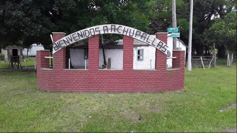 La entrada de Achupallas, en el partido de Alberti. Foto: Facebook Conociendo Pueblos.