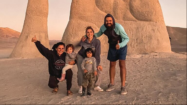 La familia argentina le puso una "pausa" a su vida para recorrer el continente. (Foto: Instagram / @persiguiendocaminos)
