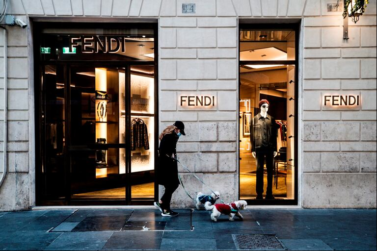 La famosa Via Condotti en Roma: Fendi una de las tiendas del lugar. (Foto: EFE/EPA/ANGELO CARCONI)