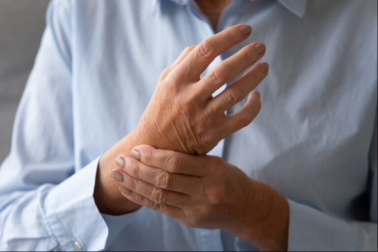 La fibromialgia produce dolor en las manos. (Foto: Adobe Stock)