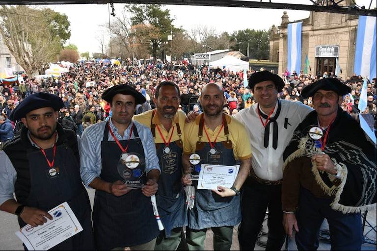 La Fiesta del Asado Criollo de Moquehuá organiza un concurso de asadores en el que participan casi 30 equipos. (Foto: La Razón de Chivilcoy)