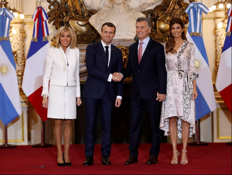 La foto obligada antes de la reunión bilateral de Macri y Macron.