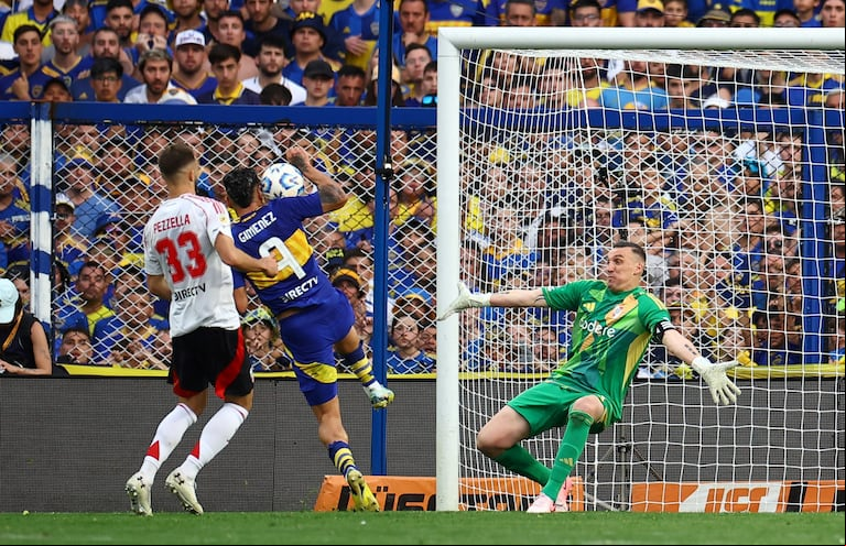 La gran polémica del último Superclásico entre Boca y River: Nicolás Ramírez le anuló el empate agónico a Milton Giménez por mano. (Foto: Reuters)