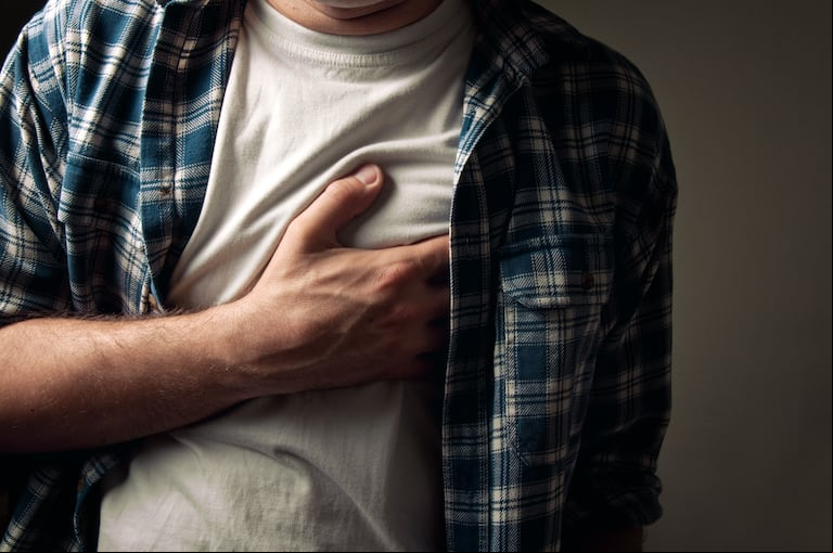  La hipertensión, el colesterol alto y el tabaquismo son solo algunas de las condiciones que pueden aumentar significativamente la probabilidad de un infarto. (Foto: Adobe Stock)