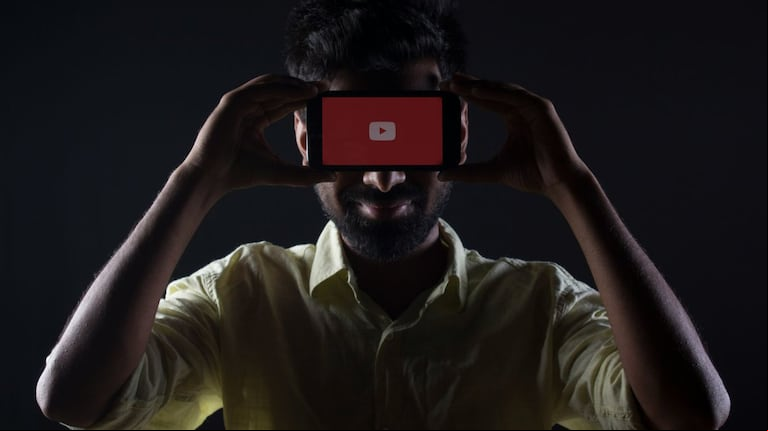 La IA generativa pone a YouTube frente a nuevos desafíos. (Foto: Unsplash/Rachit Tank)