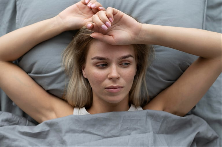 La interrupción constante del sueño influye en la calidad del descanso. (Foto: Freepik)