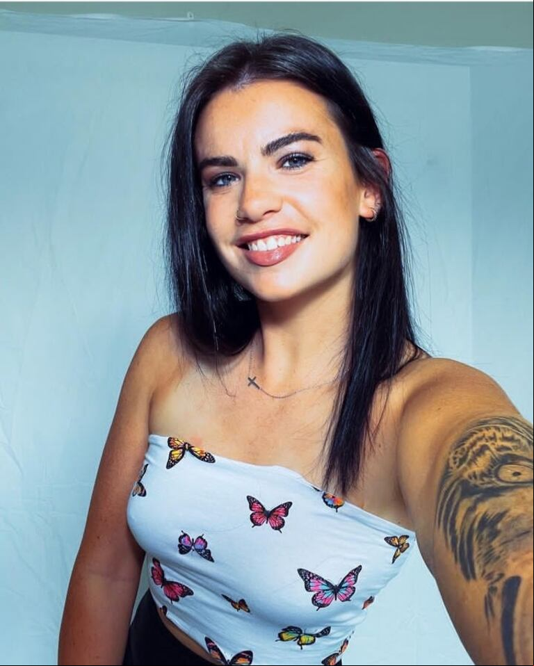 La joven Holly Smallwood sufrió contracciones tras colocarse un DIU. (Foto: Instagram @hollyyywood)