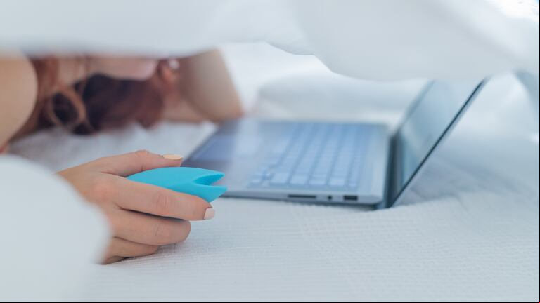 La masturbación promueve la intimidad; explora deseos y necesidades. (Foto: Adobe Stock)