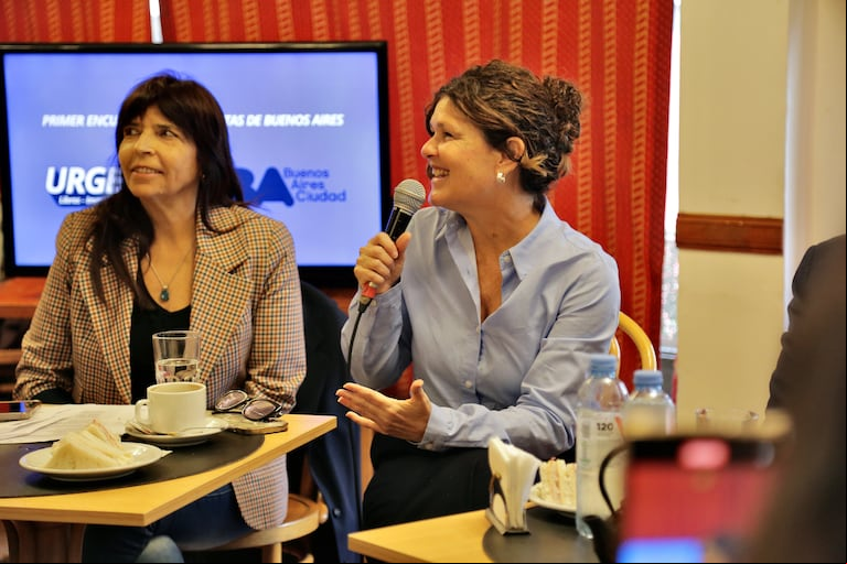 La ministra de cultura porteña, Gabriela Ricardes, junto a Silvia Mercado, en la presentación del encuentro. (Foto: Prensa Urgente).