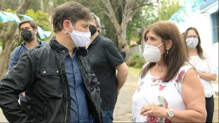 La ministra de Gobierno bonaerense Teresa García junto al gobernador Axel Kicillof.