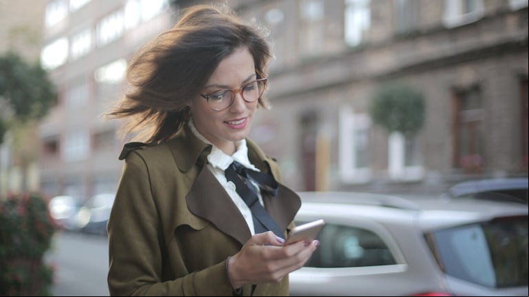 La mujer les da un domicilio falso a los hombres que la insultan en Tinder. (Foto: Pexels)