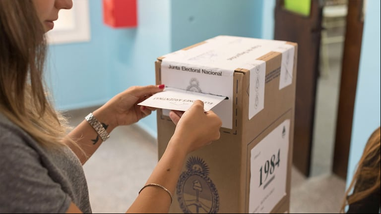 La multa por no ir a votar podrá ser abonada en cualquier sucursal del Banco Nación o mediante canales electrónicos (Foto: EFE)